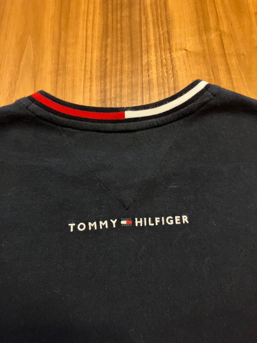 トミーフィルフィガー　紺色　TOMMY HILFIGER Tシャツ