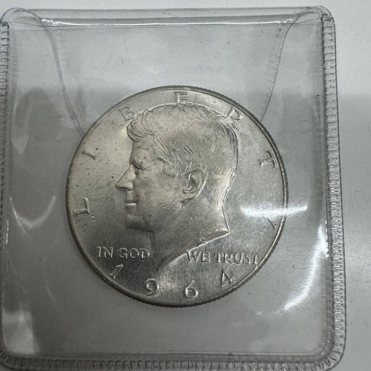 アメリカ ケネディ ハーフダラー銀貨 1964年 50セント銀貨 シルバー900 美品　ケース保管品 10534_画像1