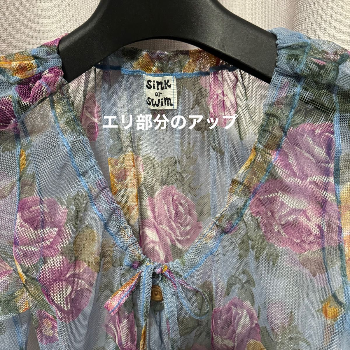 首周りとウエストの大きさをリボンで調整できる バラ柄 長袖 シアー素材のチュニック/ブルー系　MADE IN JAPAN