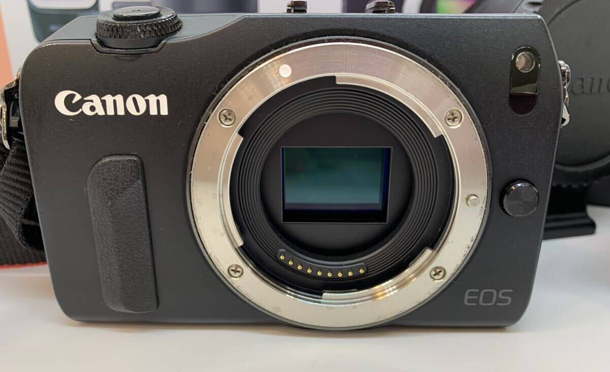 (OH1065)Canon キャノン EOS M カメラ EF-M18-55㎜1:3.5-5.6 isSTM Φ52㎜ EF-M22STM KIT レンズ バッテリー 望遠 充電器 動作確認済みの画像3