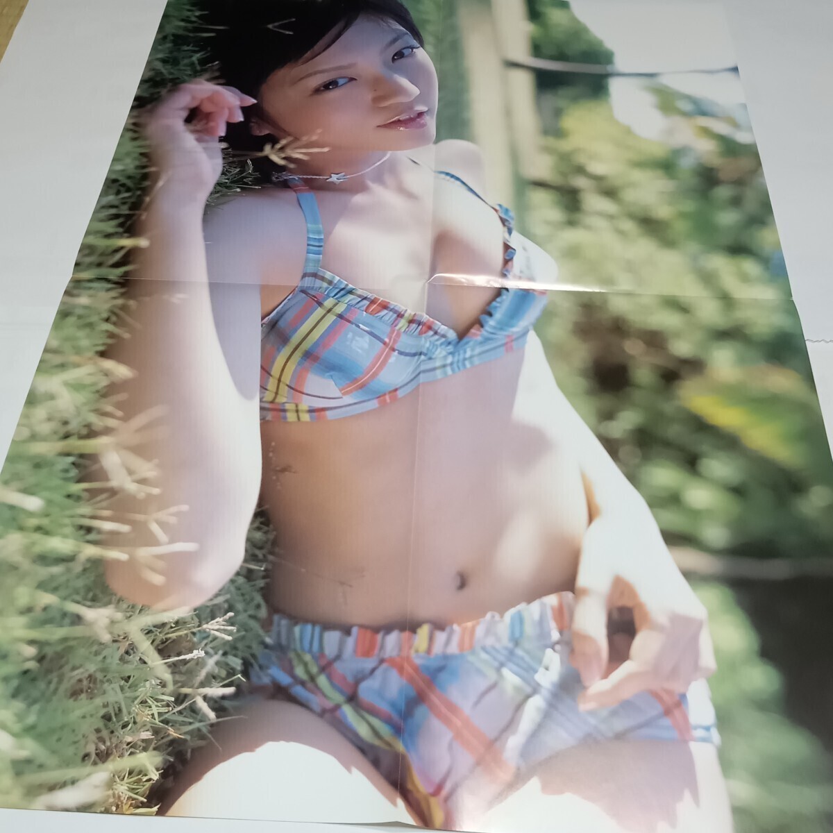 《Loco Misa》安田美沙子写真集 2005年（平成17年）25.8cm×36.2cmサイズ写真集　両面ポスター付　帯なし_画像2