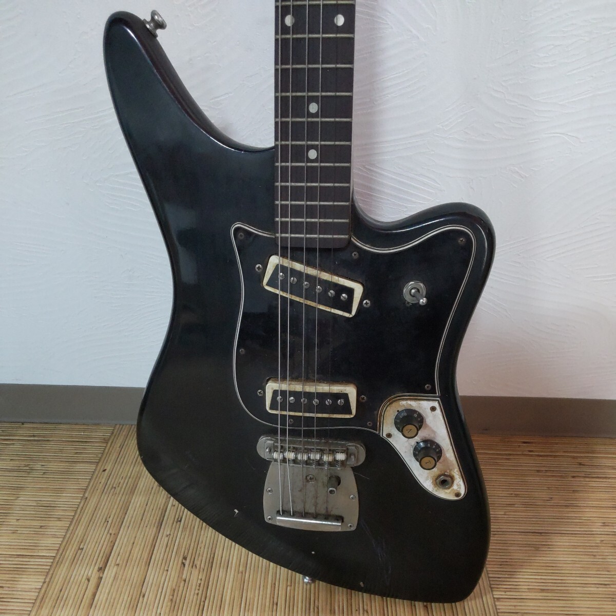 SYK240424 Aria アリア エレキギター 1532T ビザールギター ブラック BLACK 黒 日本製 ビンテージ STEEL ADJUSTABLE NECK 1001395 現状品_画像3