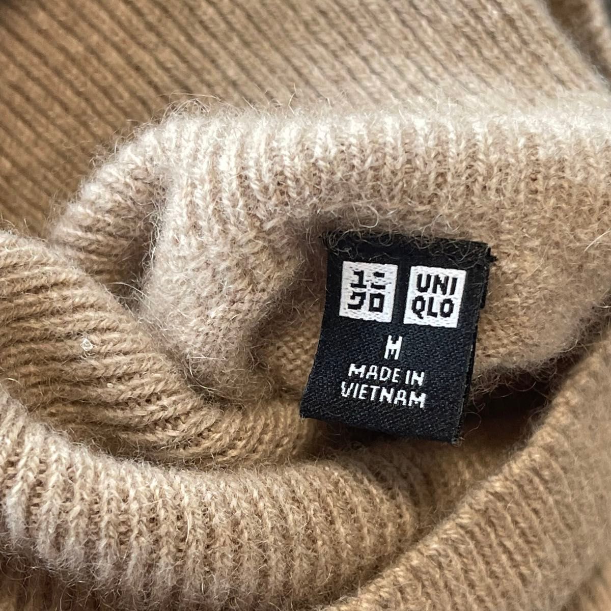 UNIQLOユニクロ3Dカシミヤタートルネックセーター長袖ベージュM UNIQLOユニクロ3Dカシミヤタートルネックセーター長袖ベージュM