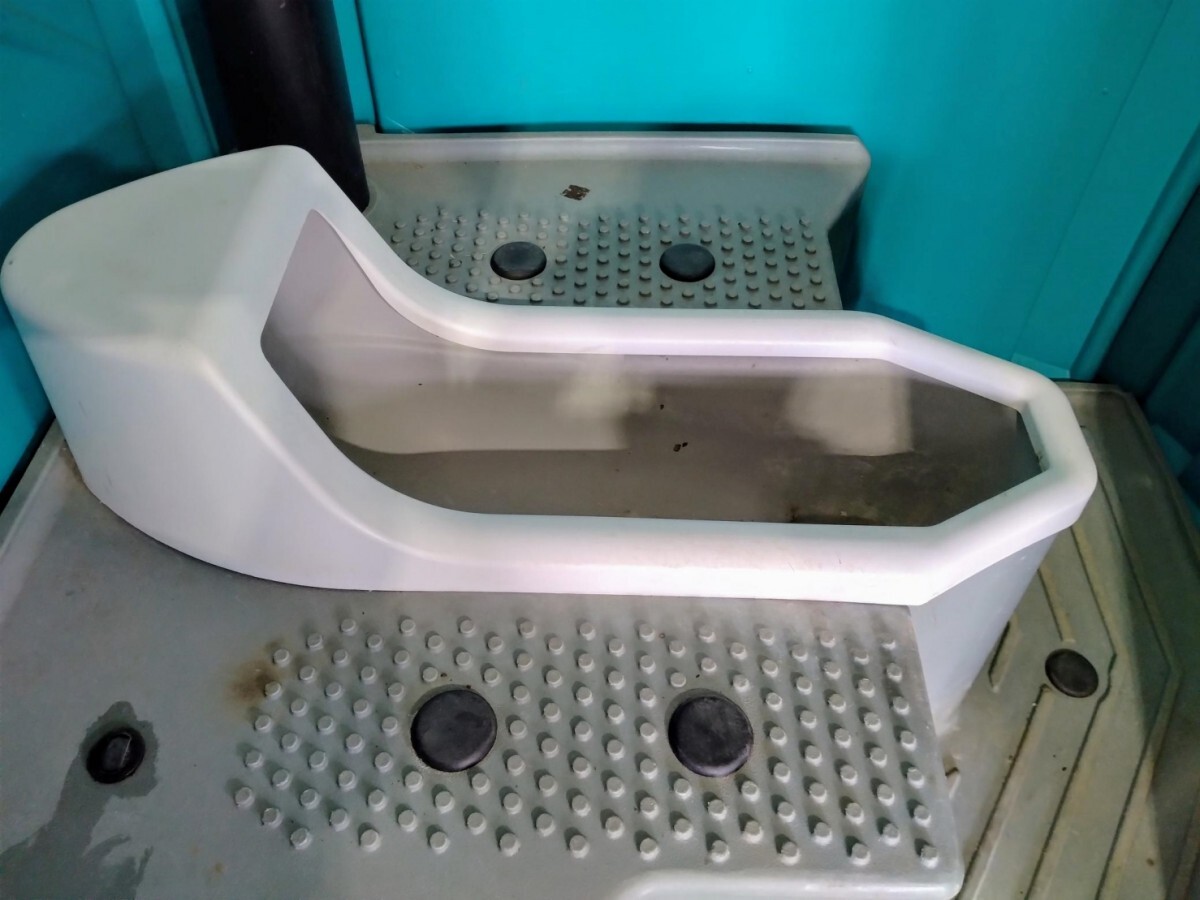 [ Aichi west tail warehouse shop ]AB604[1000~ outright sales ] satellite pump type simple flush toilet maxi m500L EW * Japanese style temporary toilet .. taking . type * used 