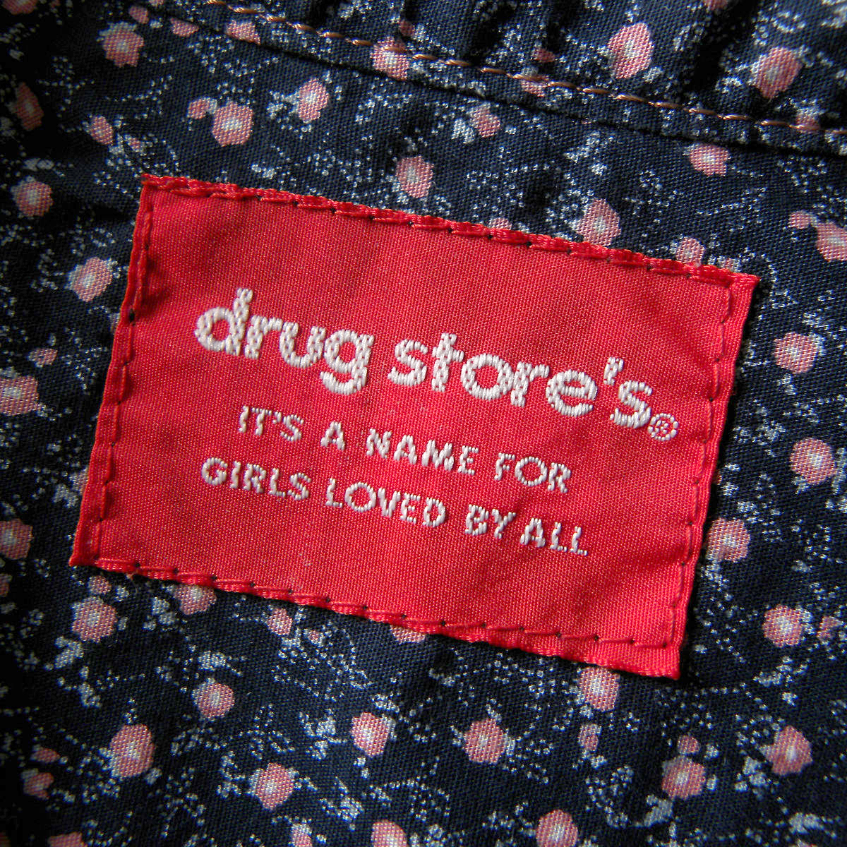 ドラッグストアーズ drug store's コットン100％ ロゴ刺繍入り 小花柄シャツ 長袖 羽織りにも カジュアル ネイビー l0515-15_画像6