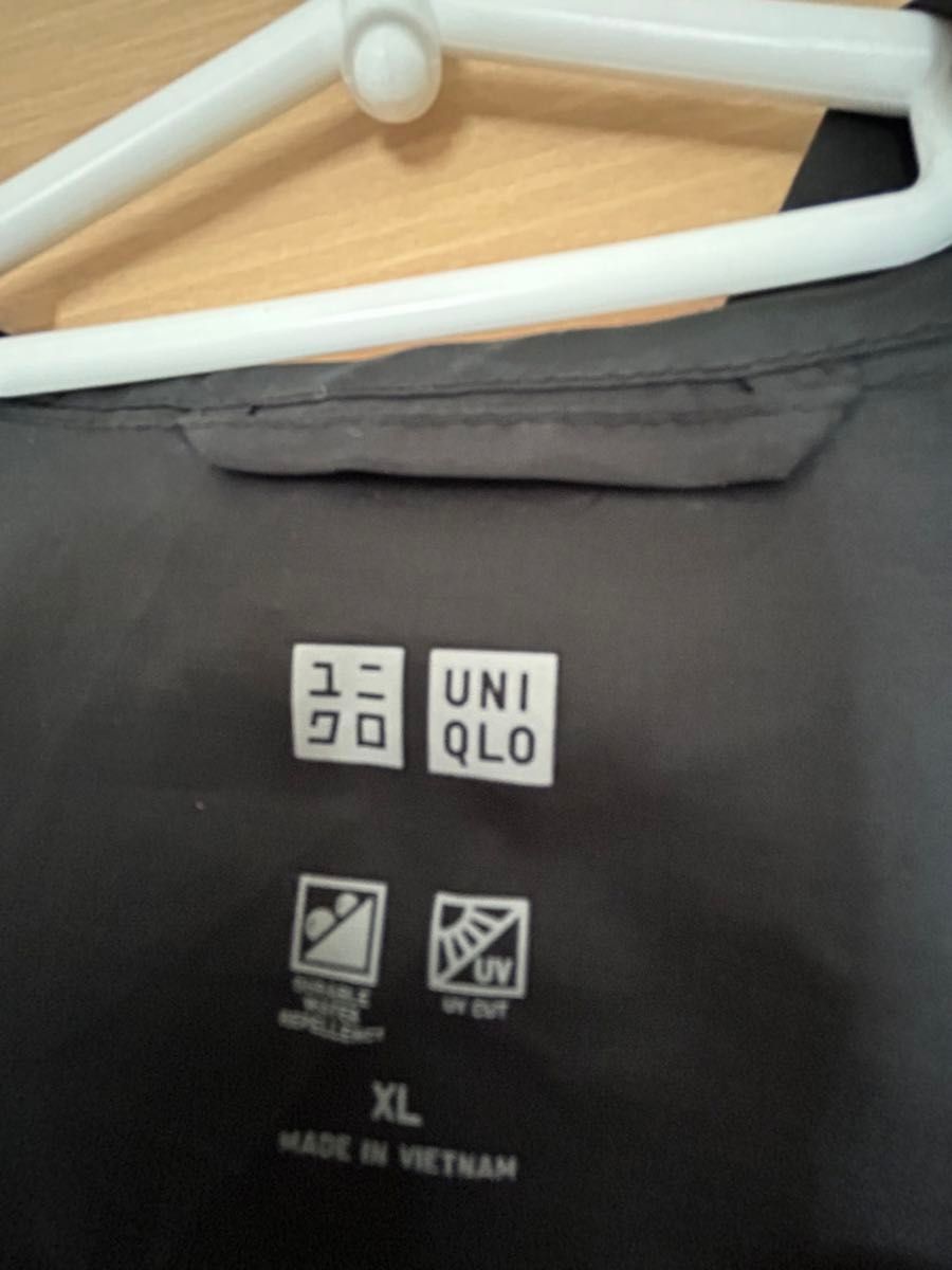 ユニクロ UNIQLO ブラック ポケッタブル パーカー XL ウインドブレーカー　紫外線対策　長袖　UVカット　美品　ジャケット