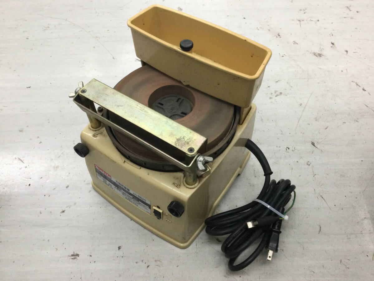 【中古品 現状販売】 makita(マキタ) 刃物研磨機 9820 ITE941U714MG_画像1