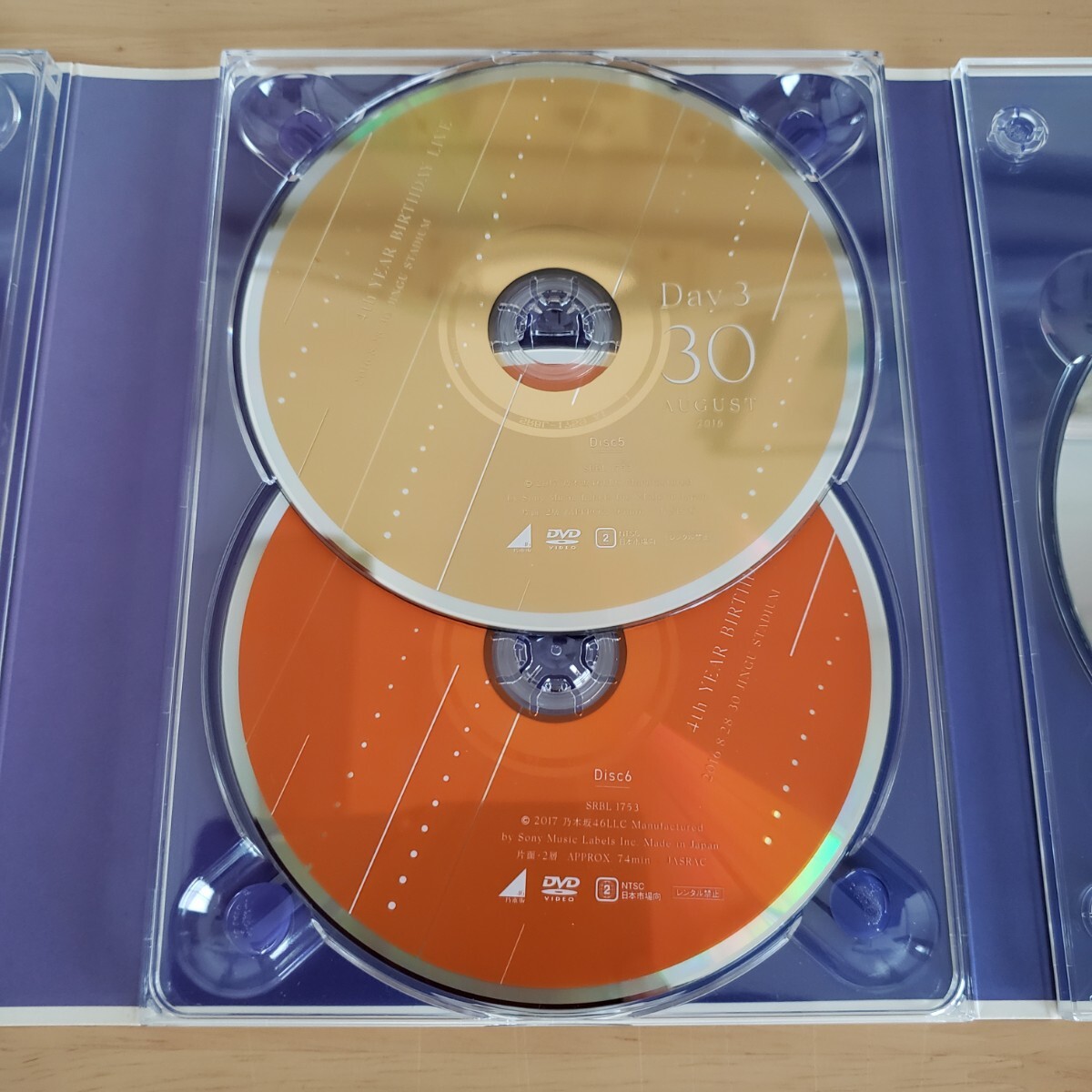 【Disc3無し】乃木坂46 DVD 4th YEAR BIRTHDAY LIVE 2016.8.28-30 JINGU STADIUM(完全生産限定版)_画像6