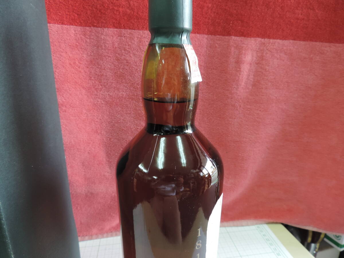 古酒【未開栓】 ラガヴーリン 16年 旧ボトル 1000ml 43% LAGAVULIN アイラ シングルモルト ウイスキー 箱付き の画像9
