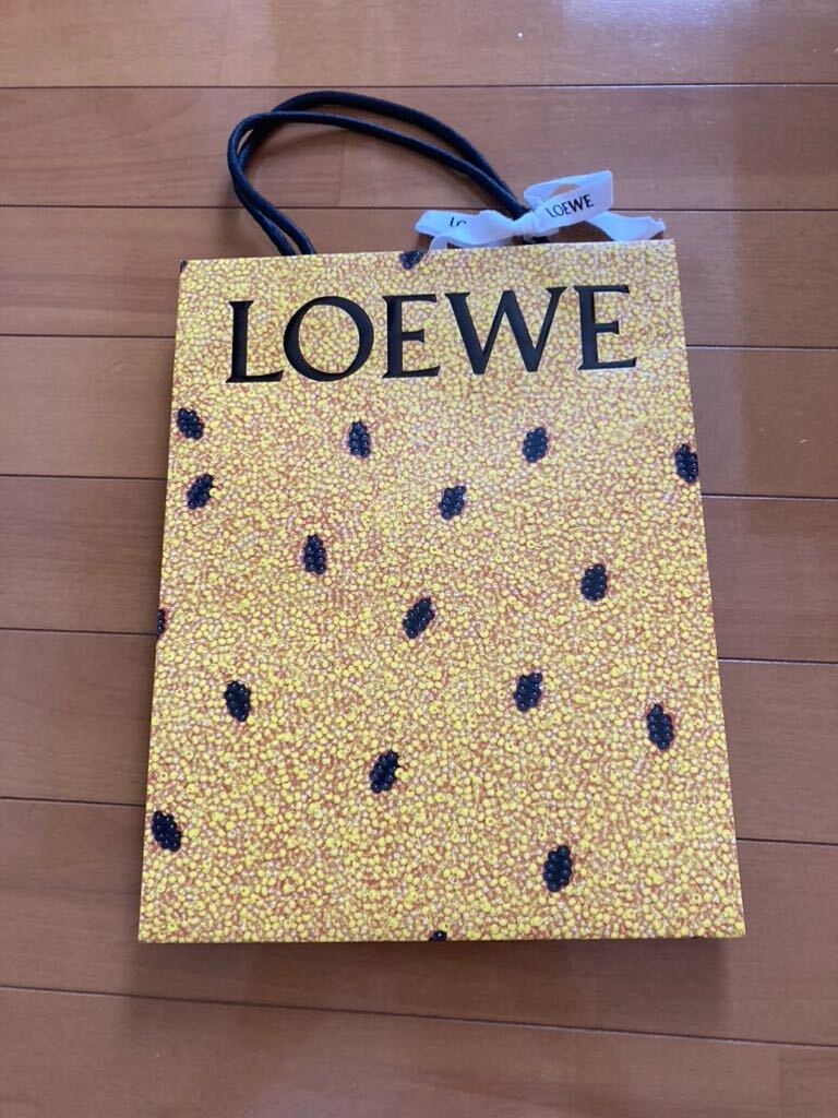 美品　ロエベ　LOEWE 紙袋　ショッパー　ギフトバッグ　ショップ袋　リボン付き_画像1