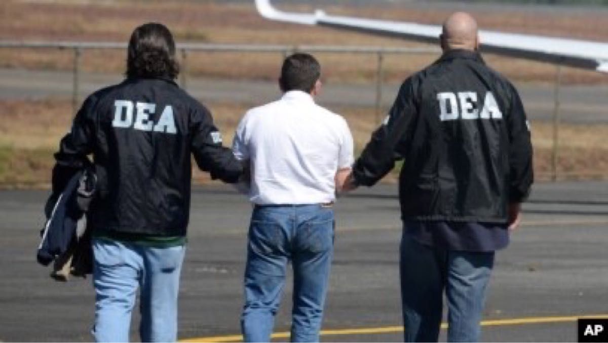 少量入荷 送料込 DEA 麻薬取締局 Lサイズ コーチジャケット 少量入荷 送料込 DEA 麻薬取締局 Lサイズ コーチジャケット