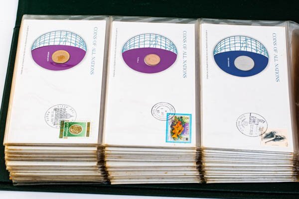 COINS OF ALL NATIONS フランクリンミント 世界の国々のコインアルバム 1979～1983 硬貨 発行初日消印 2冊セット 計146種 #36377_画像5