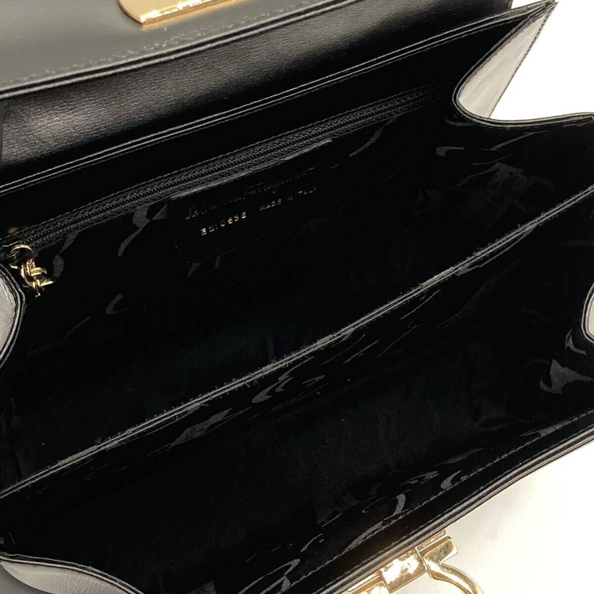  beautiful goods Salvatore Ferragamo Salvatore Ferragamo gun chi-ni handbag shoulder bag 2way leather black Gold metal fittings E210536