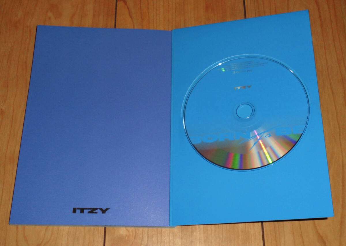 ITZY* Korea album [BORN TO BE]CD (STANDARD Ver.)* autograph autograph 