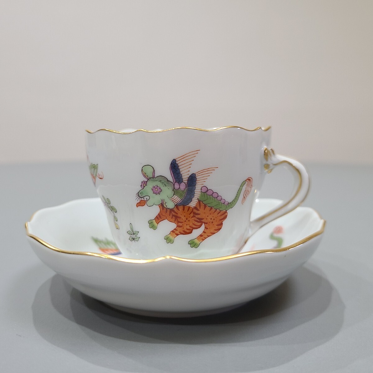 21☆状態良! MEISSEN マイセン シノワズリ 輪花 金彩 獅子 孔雀 モカ 小さめ カップ&ソーサー 洋食器 他多数出品中!_画像2