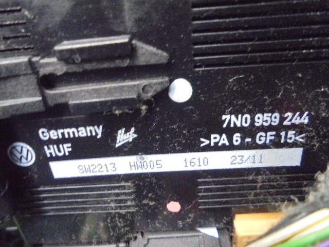 4FE4515 OA3-2)) フォルクスワーゲン シャラン DBA-7NCAV 2010年〜2013年 前期型 純正 リア右ドアパワースライドモーター　7N0843385Q_画像8