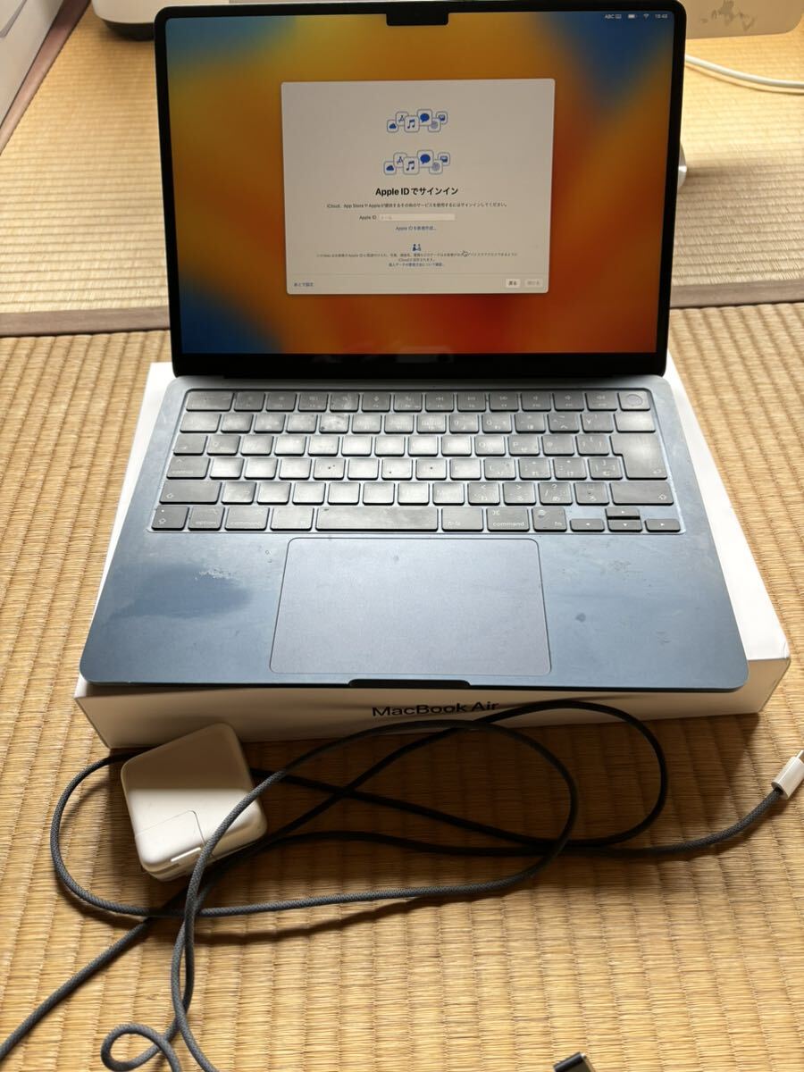 Apple MLXY3J/A 13インチ MacBookAir 8コアCPU …の画像1
