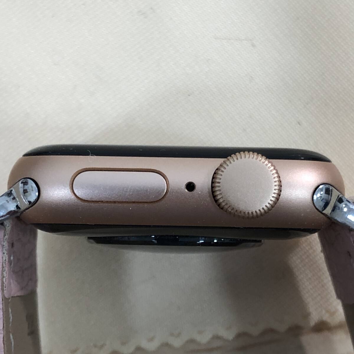 Apple Watch SE 第1世代 40mm GPS A2351 MKQ03J/A ゴールド / バッテリー97%の画像6