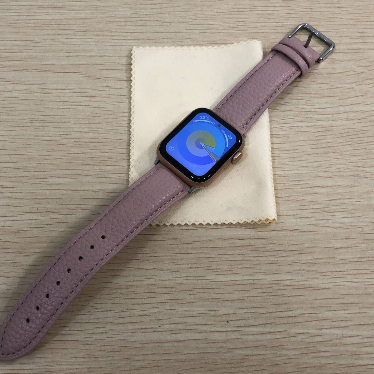 Apple Watch SE 第1世代 40mm GPS A2351 MKQ03J/A ゴールド / バッテリー97%の画像10