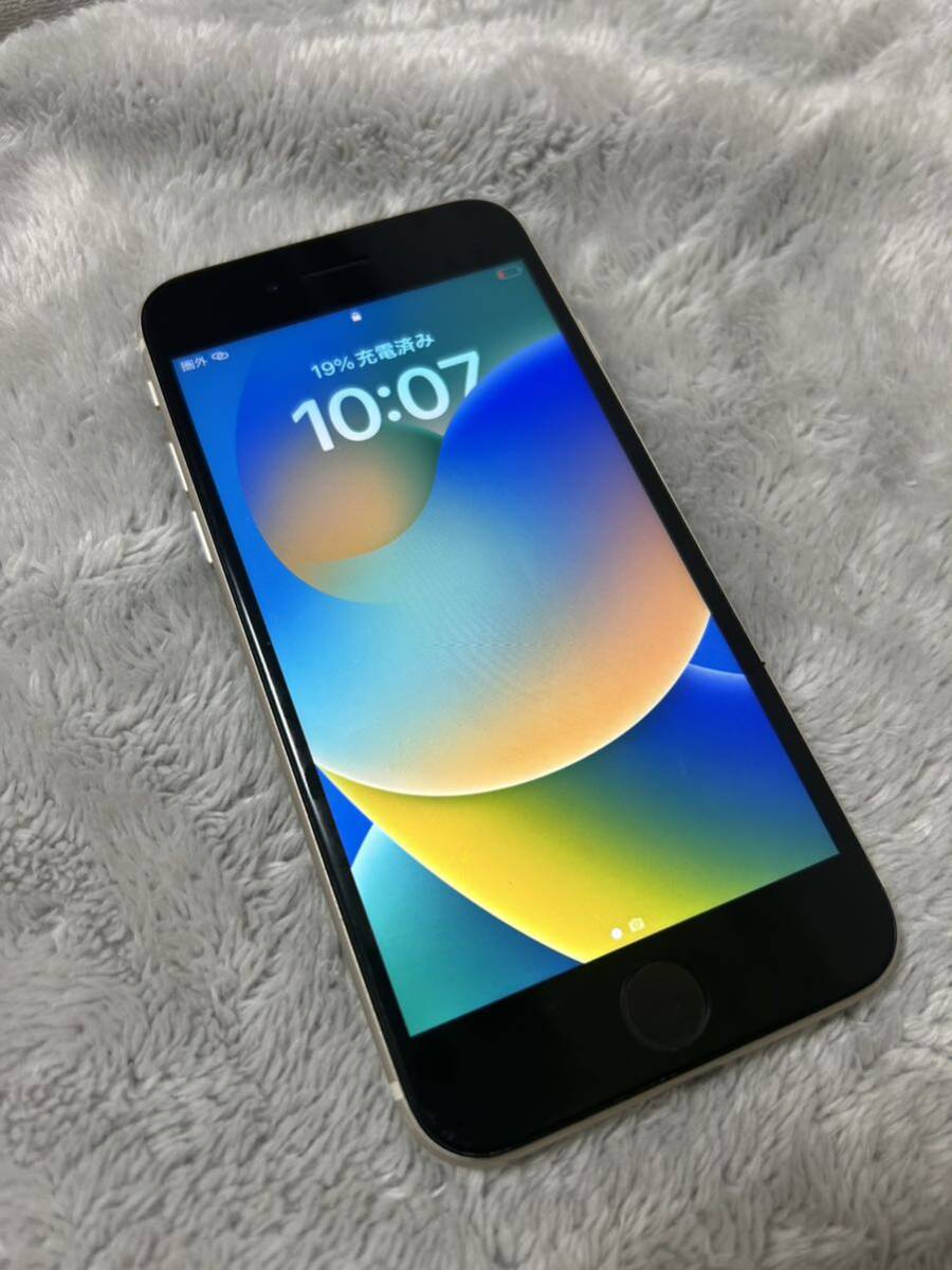 iPhone Apple SE シルバー iPhoneSE スマートフォン iPhoneSE第3世代　携帯　IMEI○_画像1