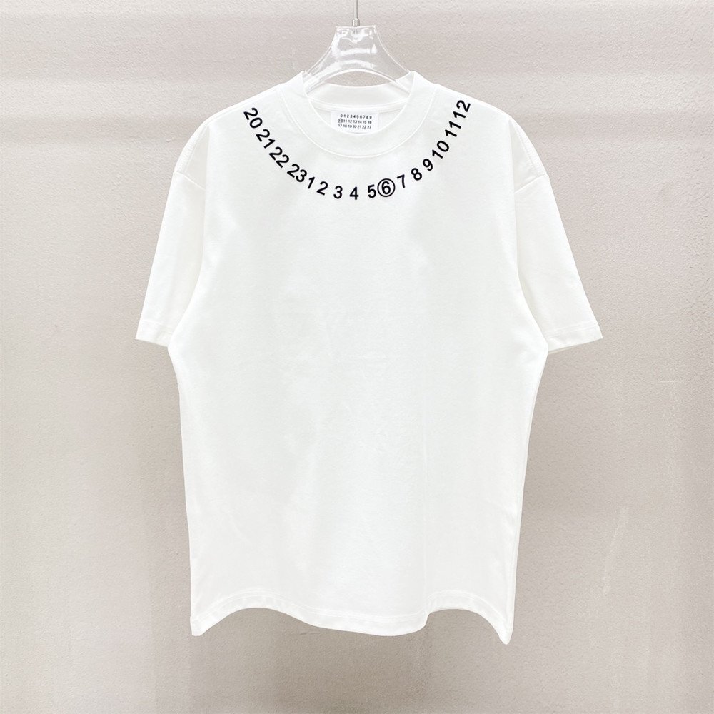 Maison Margiela(メゾン マルジェラ) MM6 半袖 tシャツ ネックナンバリング Tシャツ ファッション ホワイト カットソー Mサイズの画像1