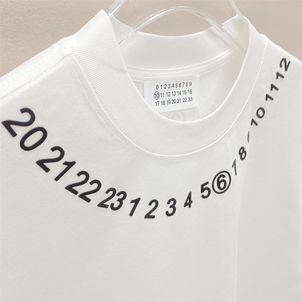 Maison Margiela(メゾン マルジェラ) MM6 半袖 tシャツ ネックナンバリング Tシャツ ファッション ホワイト カットソー Mサイズの画像4