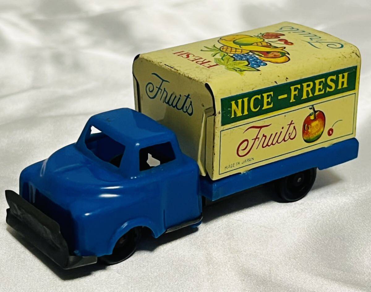 * подлинная вещь фрукты [NICE-FRESH] жестяная пластина грузовик синий Showa Retro античный жестяная пластина. игрушка Vintage fruits автомобиль игрушка 