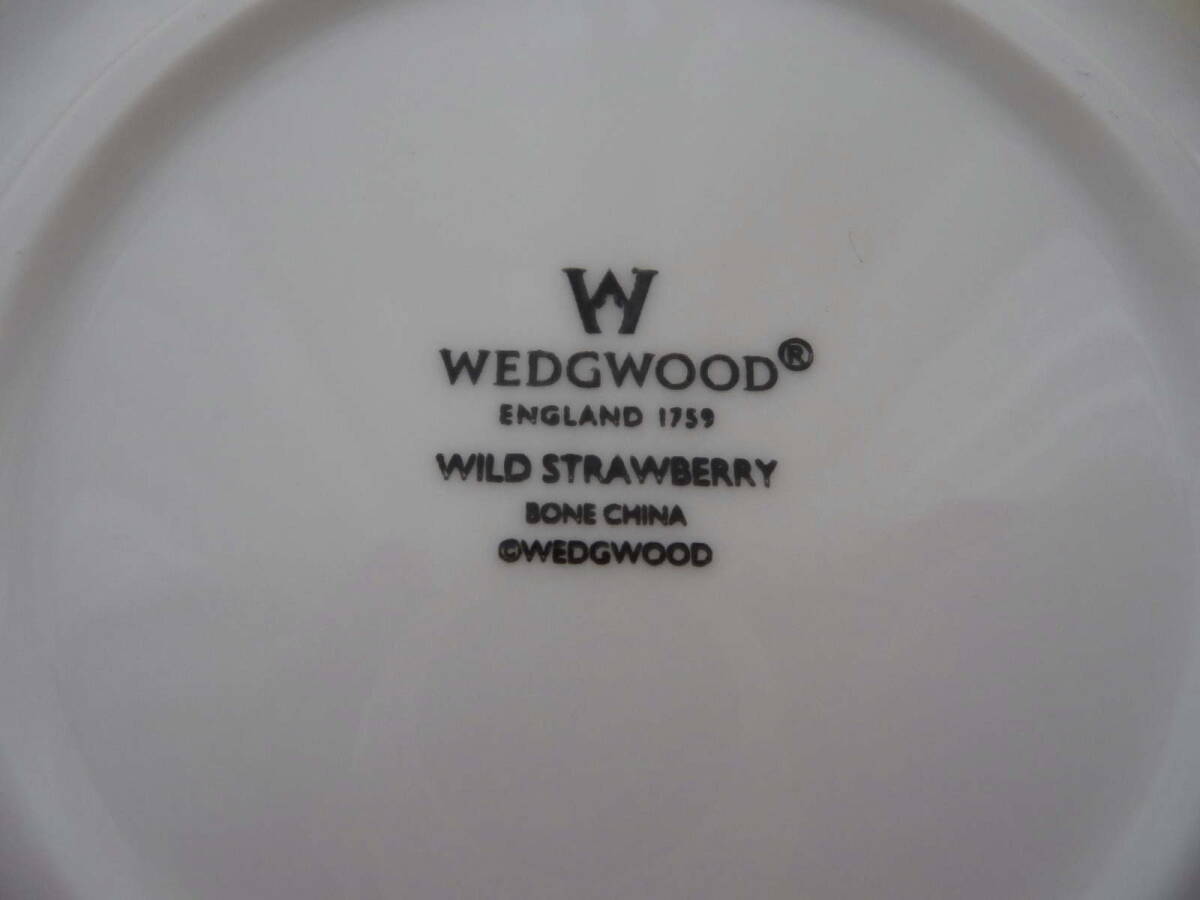 【送料無料】★WEDGWOOD ウエッジウッド WILD STRAWBERRY ワイルドストロベリー 20㎝ プレート 大皿 お菓子皿 トレー★