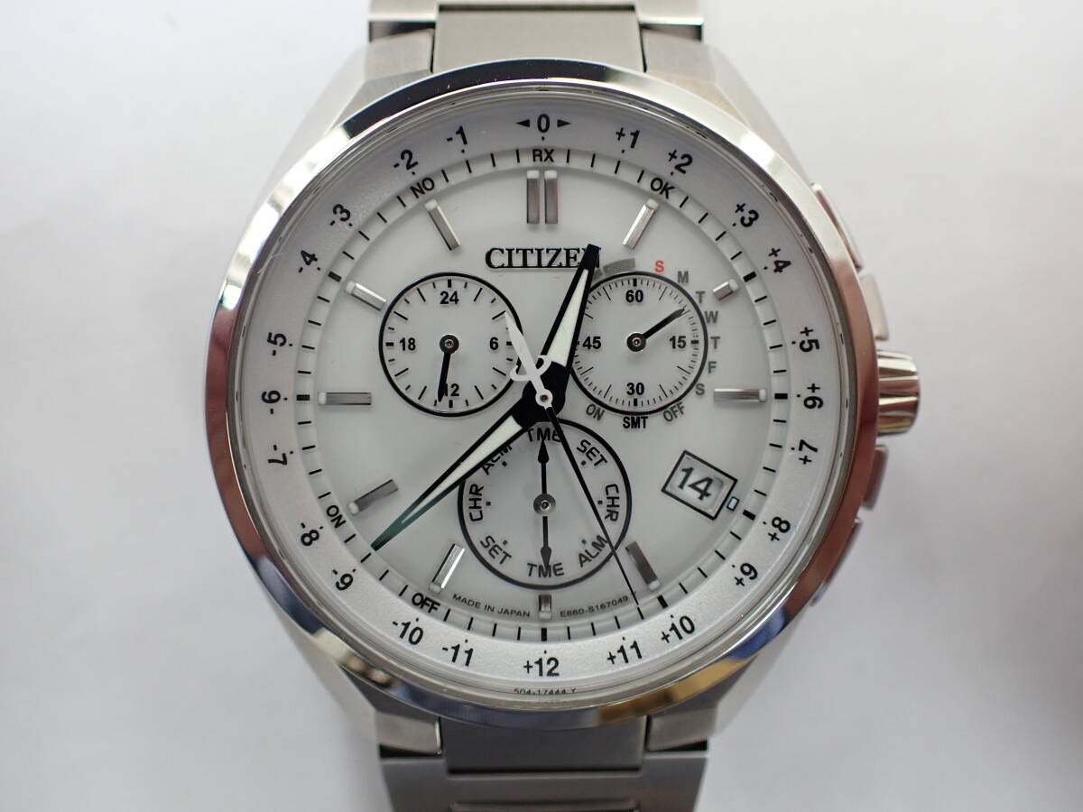 美品 CITIZEN ATTESA シチズン アテッサ E660-S118298 電波ソーラー エコドライブ クロノグラフ 白文字盤 デイト メンズ 腕時計　a_画像2