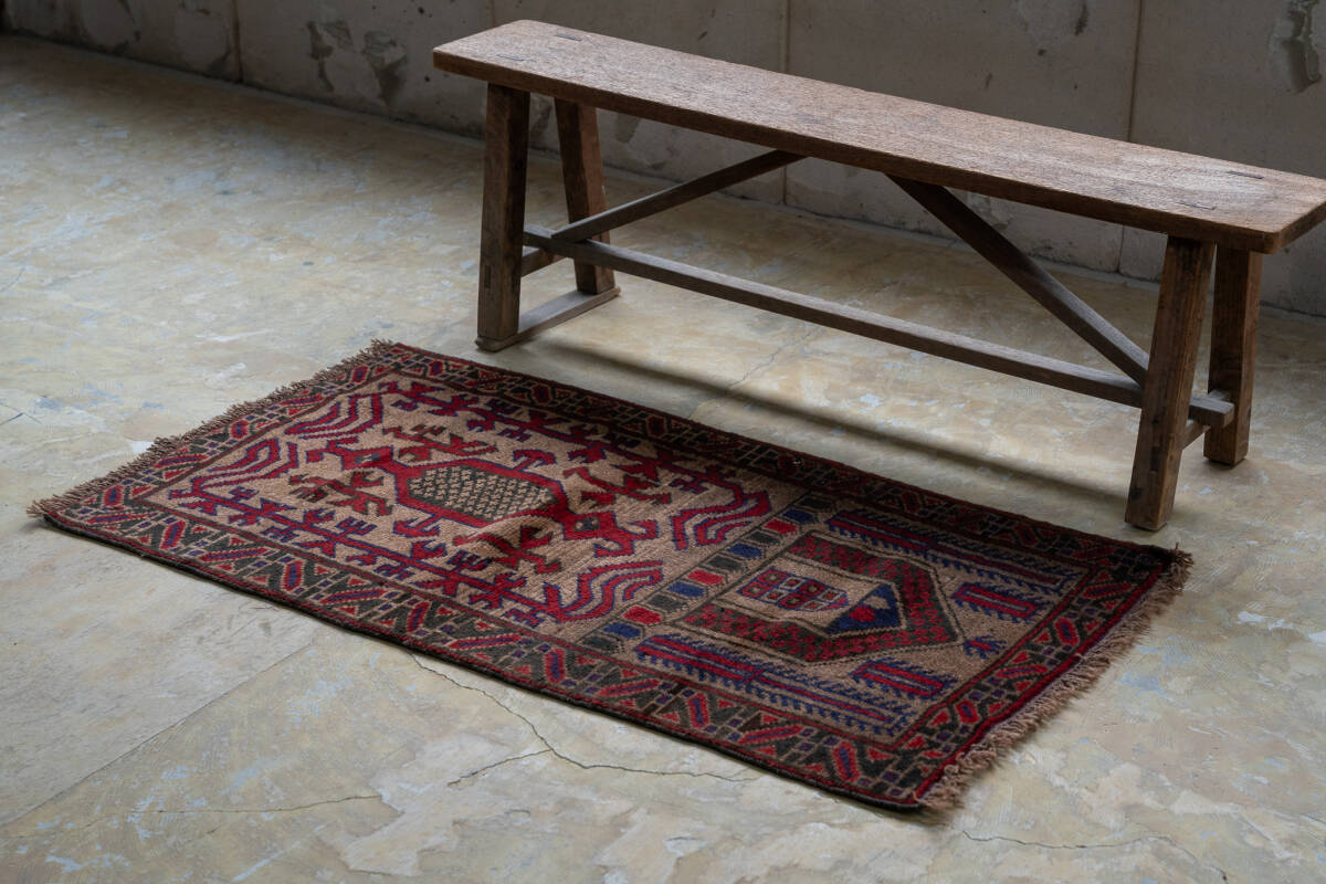 26 000→¥16 000 スペシャル価格 128×70cm トライバルラグ 26 000→¥16 000 スペシャル価格 128×70cm トライバルラグ
