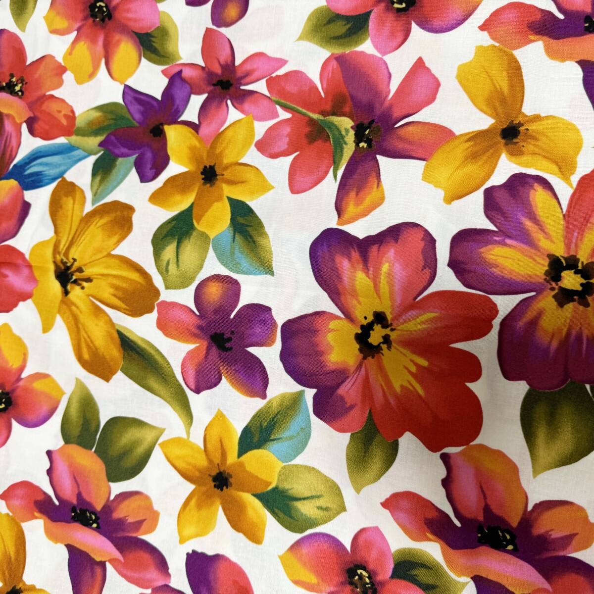 特価★USAコットン★ハワイアン・カラフル花柄シーチング綿はぎれ2ｍ生地★布の画像6