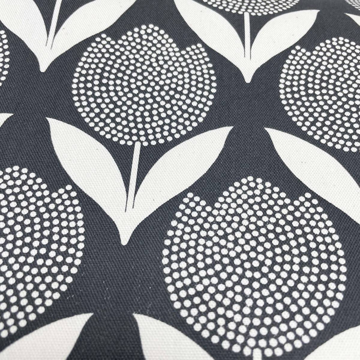北欧風デザインの花柄つぶつぶチューリップ綿オックス生地1ｍはぎれ布ブラック生成り_画像2