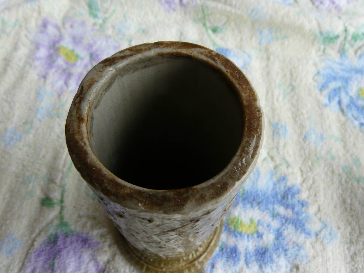 z209 unglazed pottery .. vase 