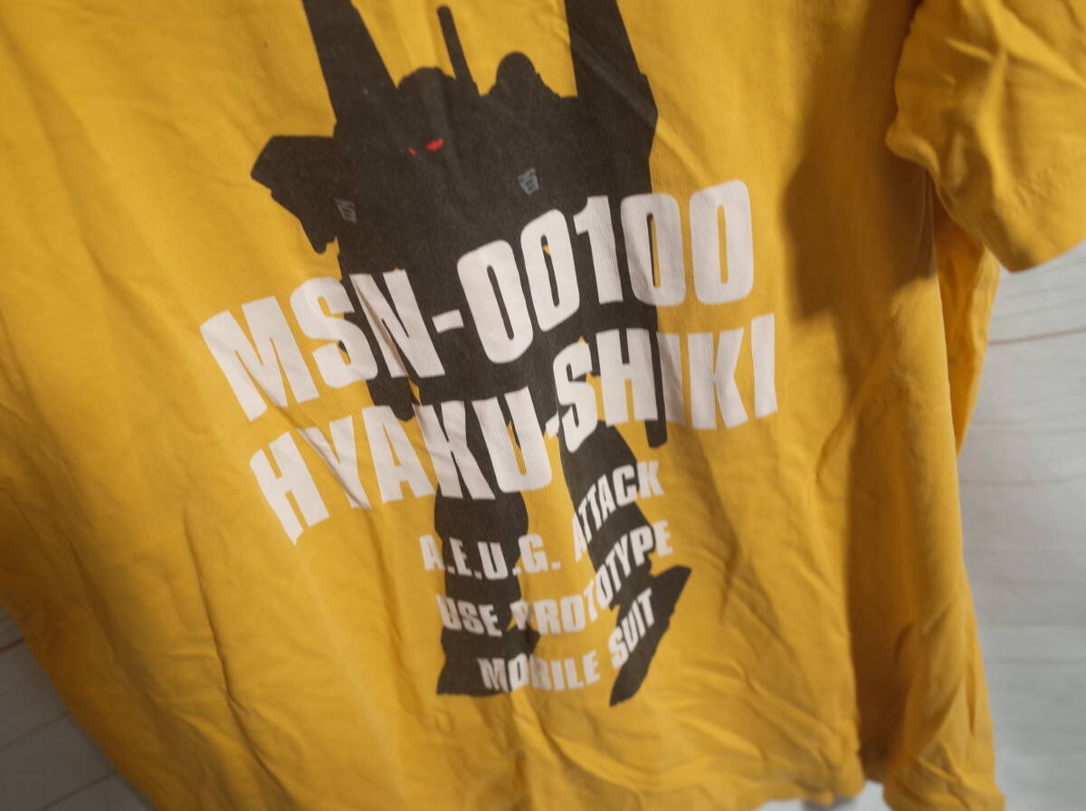 メンズ pk89 UT ユニクロ UNIQLO 機動戦士ガンダム ガンプラ 40th 40周年 百式 プリント 半袖Tシャツ M イエロー系 黄系 クワトロ シャア_画像3