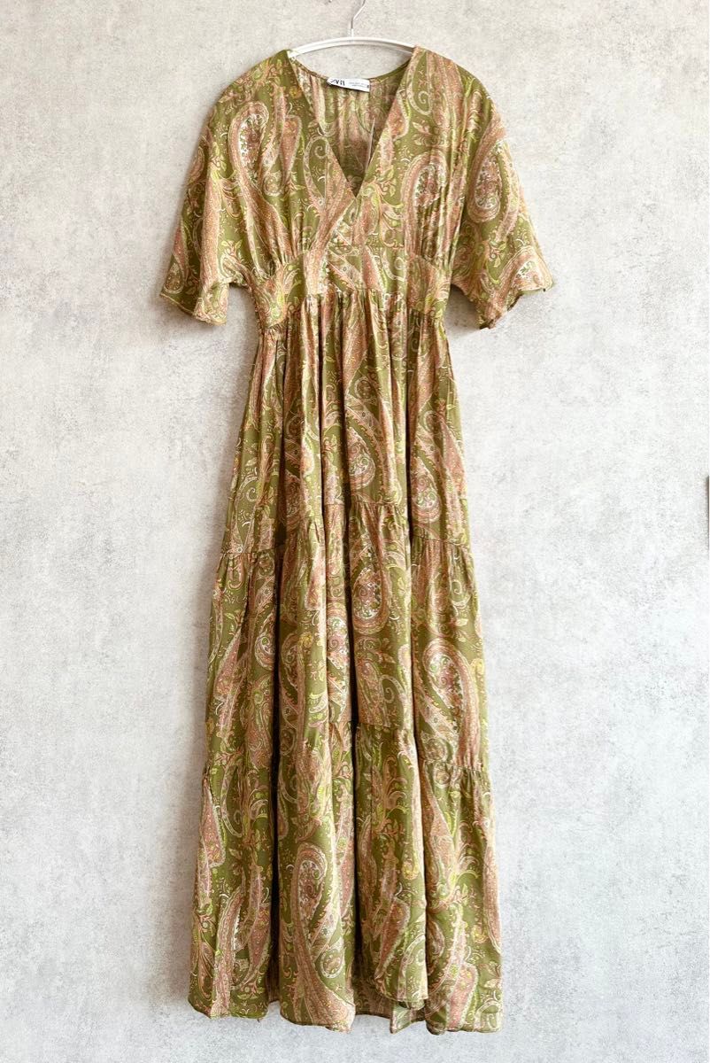 新品タグ付】ZARA ザラ ペイズリー柄ワンピース S フリル ロング 新品タグ付】ZARA ザラ ペイズリー柄ワンピース S フリル ロング
