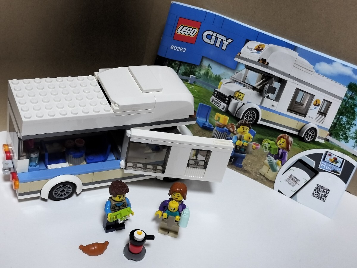 送料無料即決希望　LEGO レゴ ホリデーキャンピングカー 60283　ミニフィグ　赤ちゃん　知育玩具　車　タイヤ　フライパン　シティ CITY_画像1