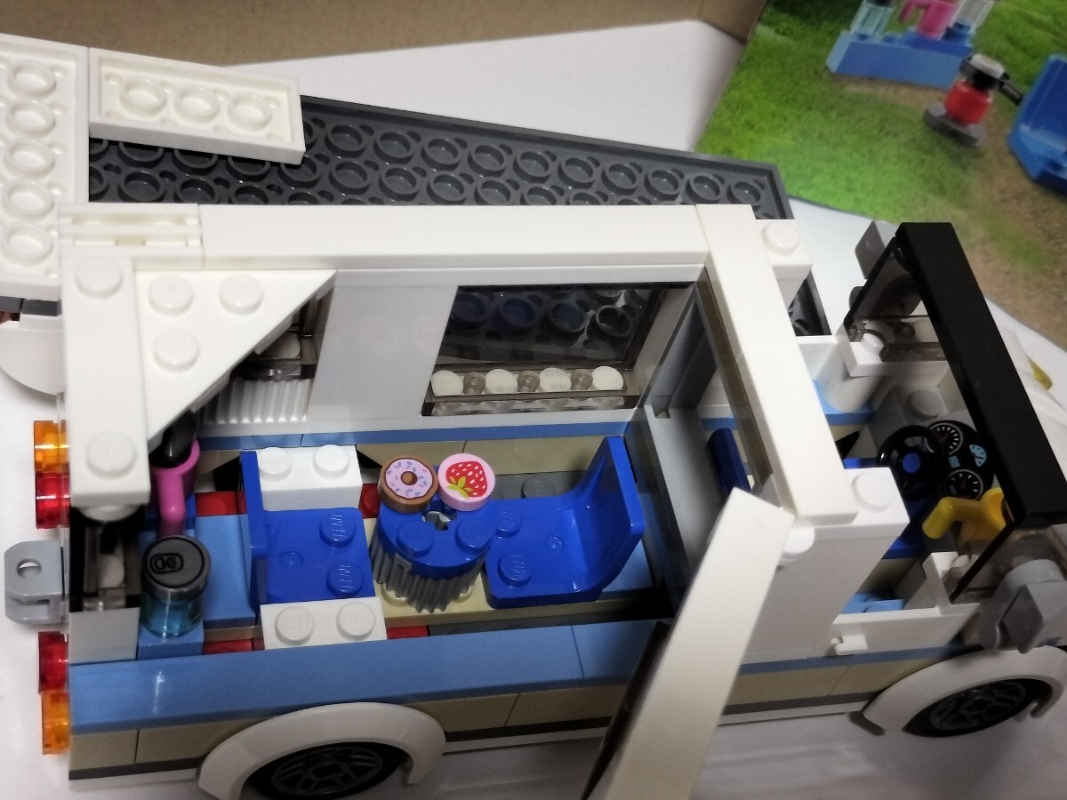 送料無料即決希望　LEGO レゴ ホリデーキャンピングカー 60283　ミニフィグ　赤ちゃん　知育玩具　車　タイヤ　フライパン　シティ CITY_画像7