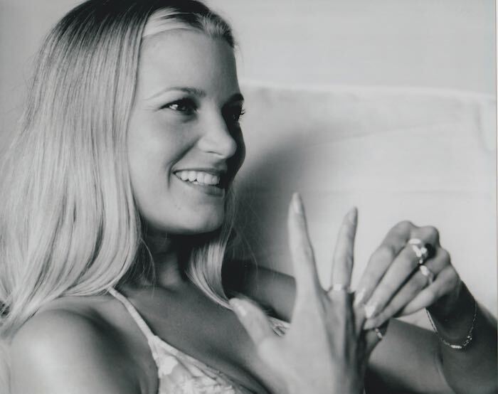 ブリジットフォンダ　Bridget Fonda　写真　輸入　約20.3x25.4cm　23356_画像1