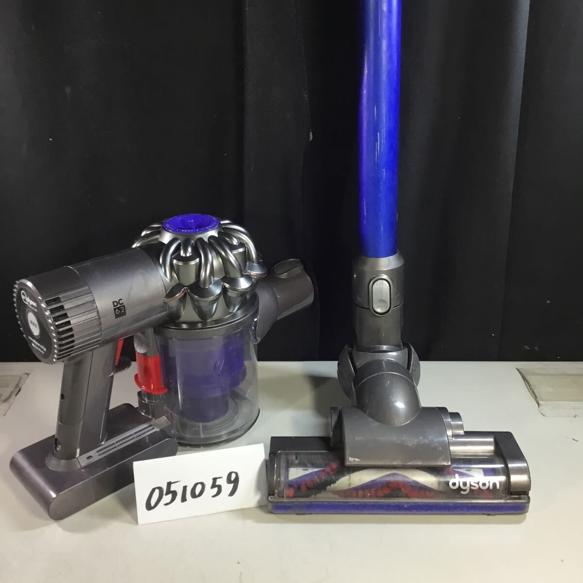 【送料無料】(051059G) dyson DC62サイクロン式コードレスクリーナー 【ワケあり】 ジャンク品_画像1