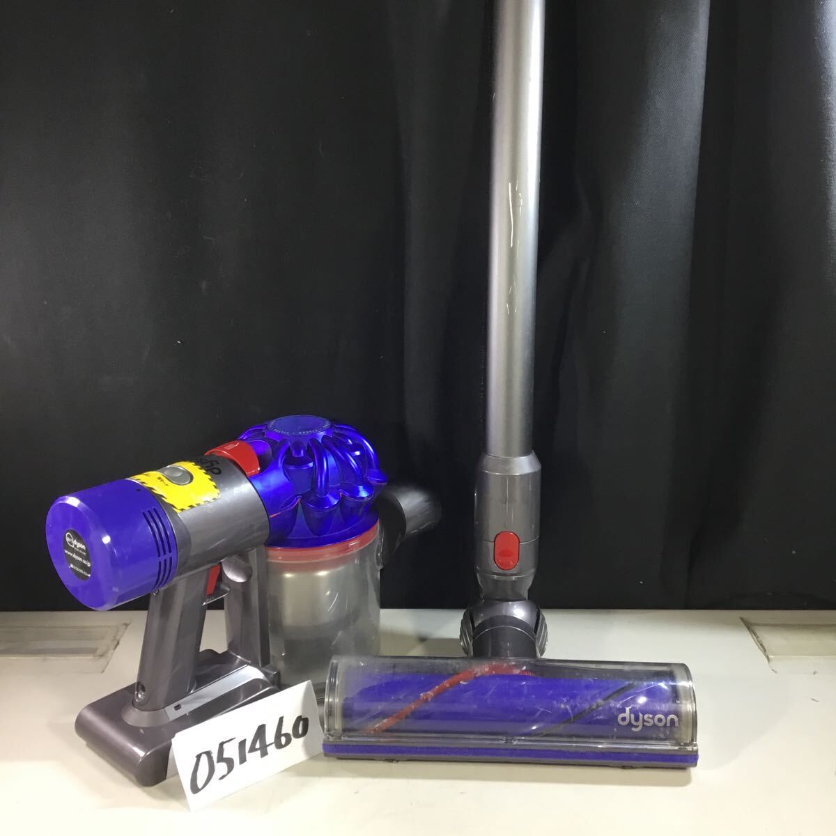 (051460G) dyson SV11/HH11 サイクロン式コードレスクリーナー ジャンク品_画像1