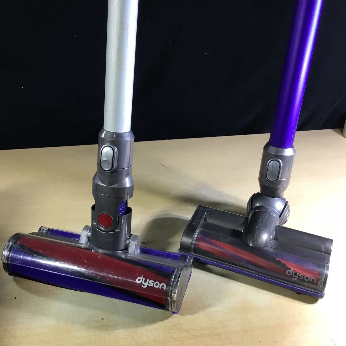 (051439G) dyson DC62 DC74 サイクロン式コードレスクリーナー ジャンク品 2台セット_画像7