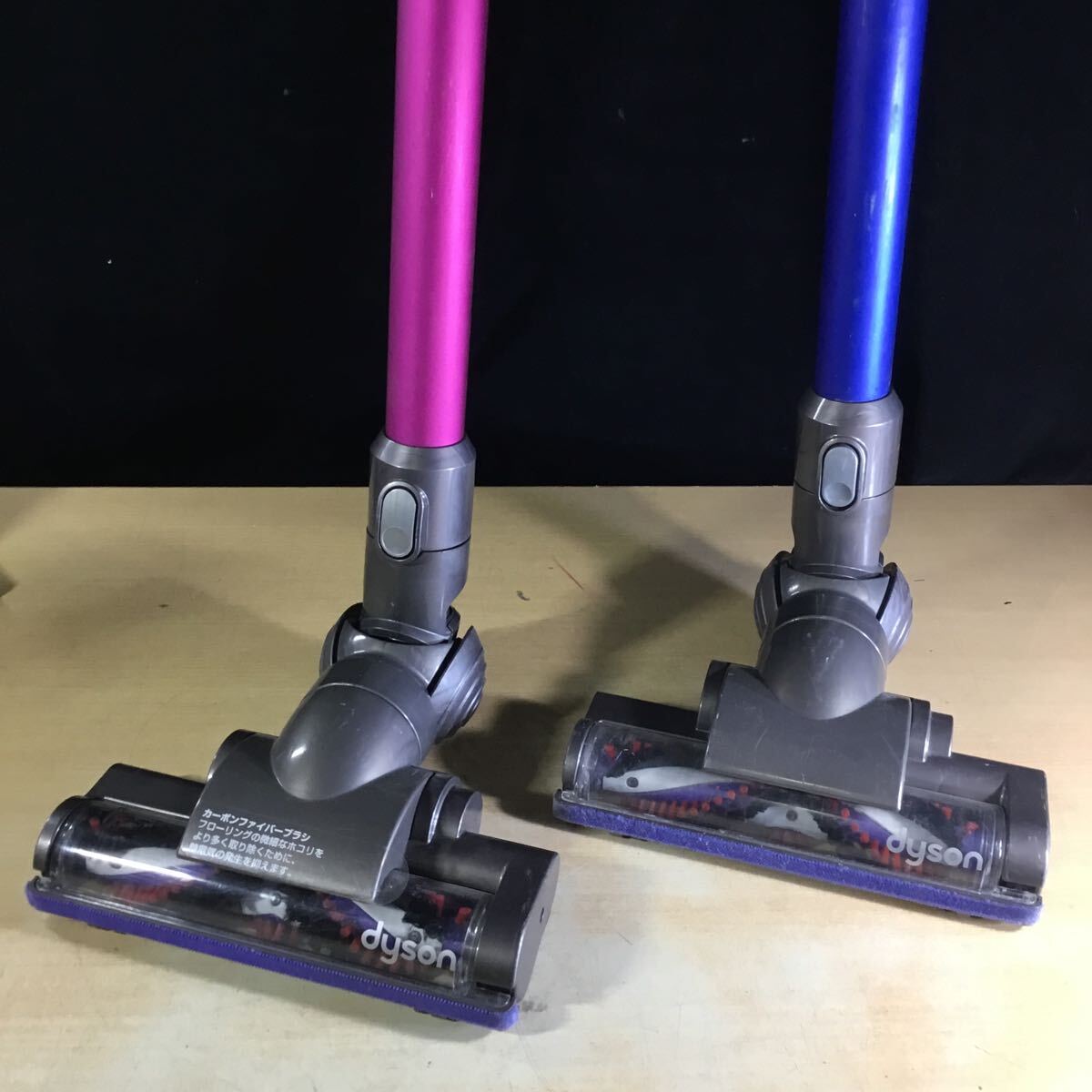 (051444G) dyson SV07 DC45 サイクロン式コードレスクリーナー ジャンク品 2台セット_画像7