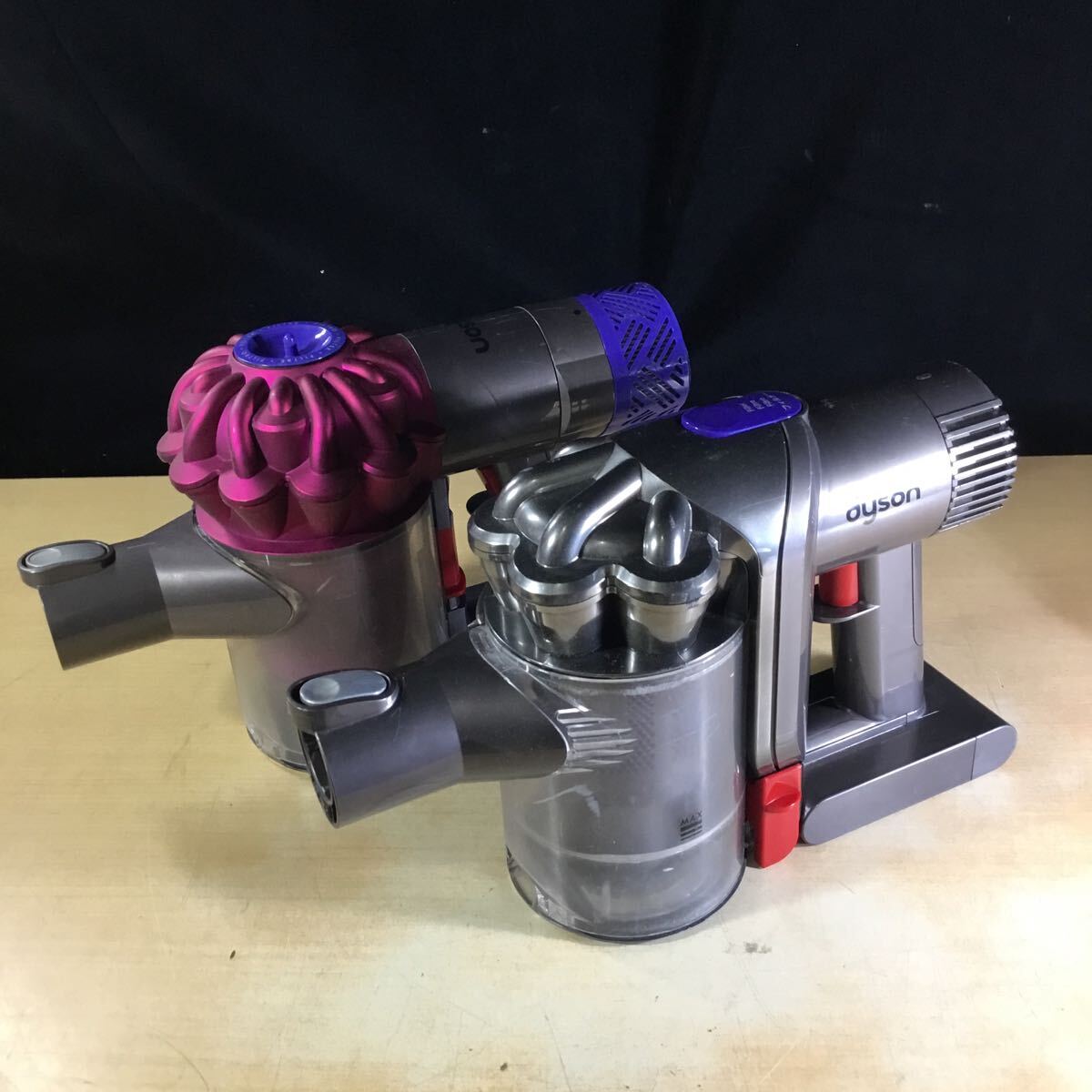 (051444G) dyson SV07 DC45 サイクロン式コードレスクリーナー ジャンク品 2台セット_画像2