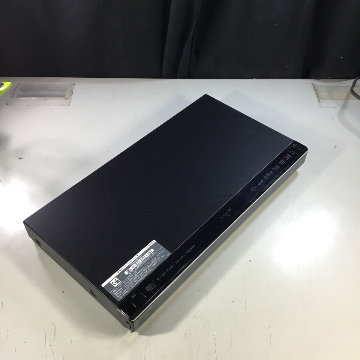 【送料無料】(051569F) 2012年製 SHARP BD-W1100 ブルーレイディスクレコーダー ジャンク品_画像2