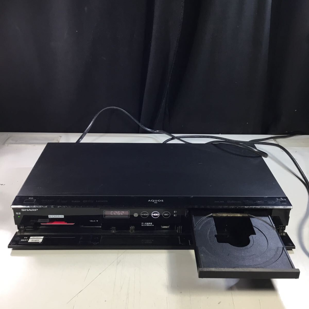 【送料無料】(051570F) 2017年製 SHARP BD-W570 ブルーレイディスクレコーダー BD/DVD再生動作確認済み 中古品　_画像2
