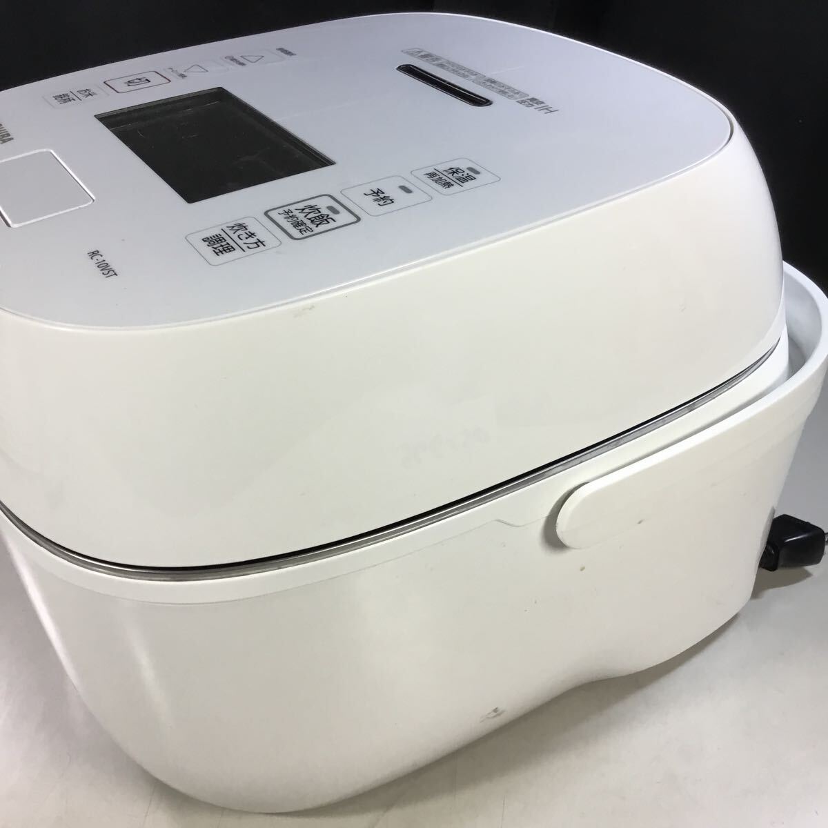 【送料無料】(051775G) TOSHIBA RC-10VST 2022年製　真空圧力IH炊飯ジャー 5.5合炊き 中古品_画像9