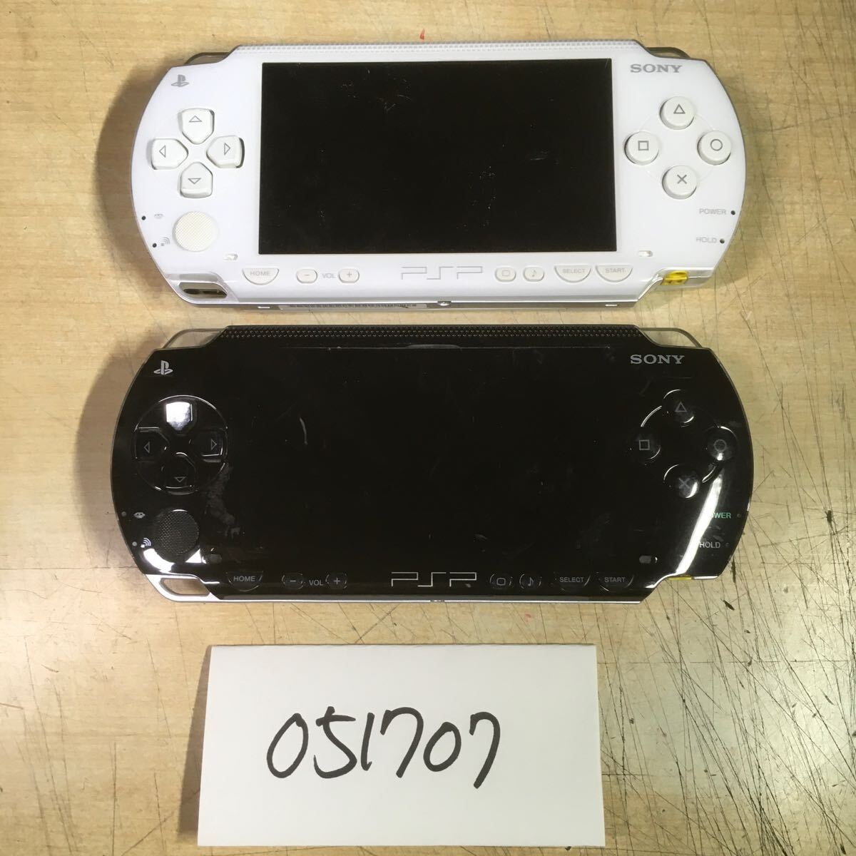 【送料無料】(051707C) SONY PSP1000 本体のみ ジャンク品 2台セット_画像1