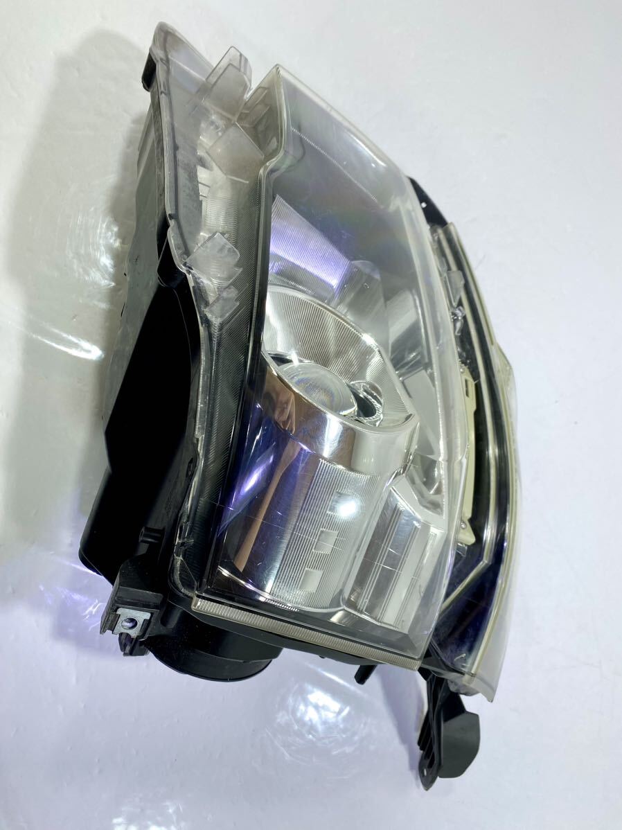 美品 ヘッドライト 左側　HID バラストバーナー付 KOITO 28-225 打刻スタンプ S ヴォクシー ZS キラメキ 後期 ZRR70W/ZRR75W (EST-1)_画像5