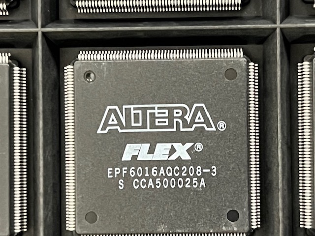 (JT2405)ALTERA FLEX【EPF6016AQC208-3】電子部品　写真が全て_画像2