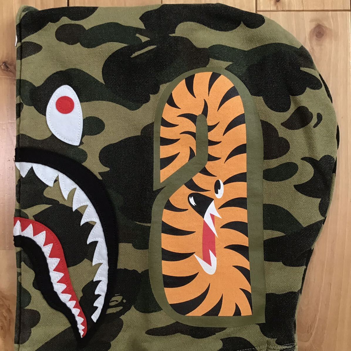 1st camo green シャーク パーカー Mサイズ shark full zip hoodie a bathing ape BAPE エイプ ベイプ アベイシングエイプ 迷彩 jaji9_画像5